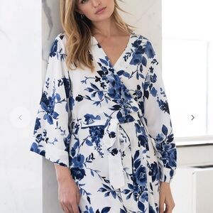 *SOLD* Floral Blue and White Yumi Kim Kimono Robe